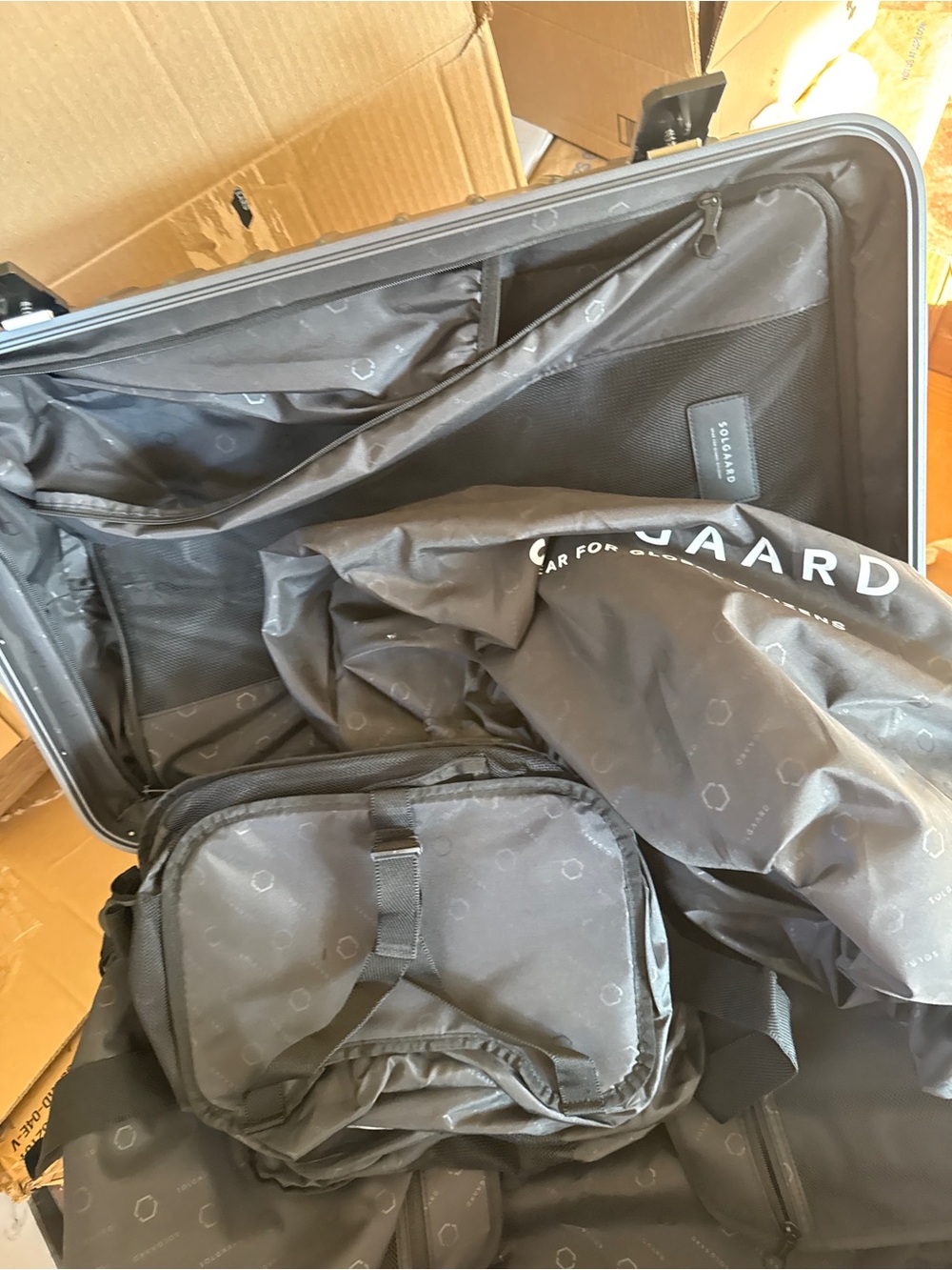 Solgaard Luggage 25” Check In Closet New - Picture 15 of 15